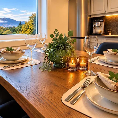 Apartment Ferie I Trappeparadiset Ved Rorsethornet I Midsund